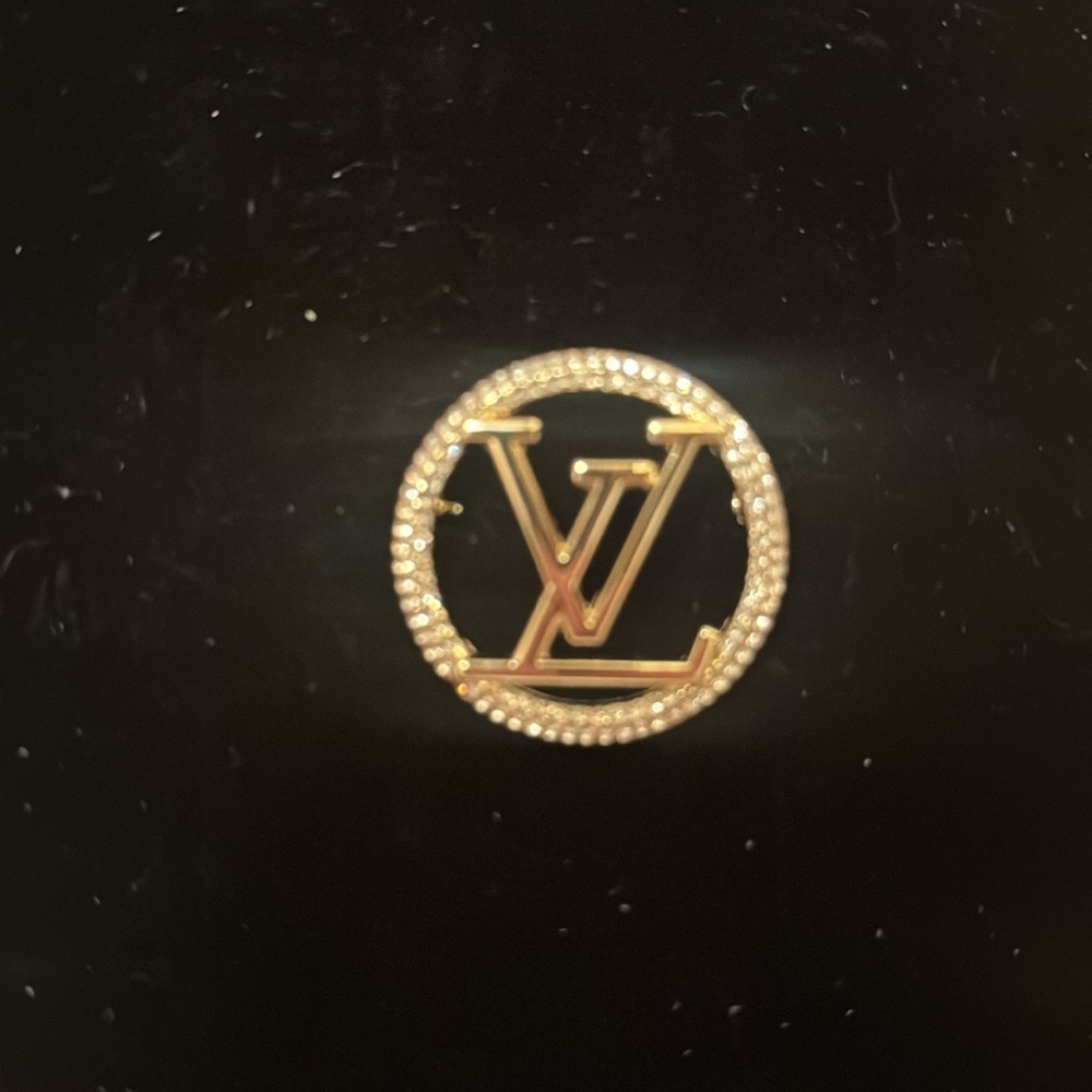 Louis Vuitton pin Gold tone  with Crystal-Trim Circle